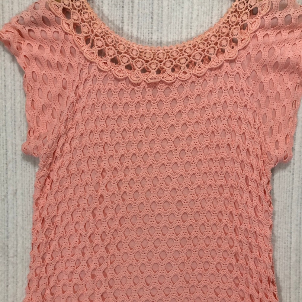 Made in Italy Pink Eyelet Lace Trim Cap‎ Sleeve Top Scoop Neck Crochet Overlay